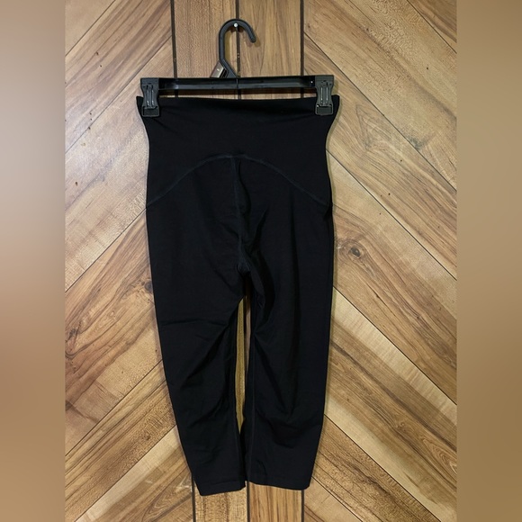 Spanx Look At Me Now Medium Black High Rise Seamless Crop Leggings - Picture 5 of 6